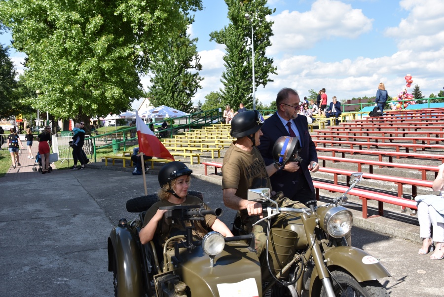 Wójt przyjechał zabytkowym motocyklem. Rozpoczęły się Dni Kramska