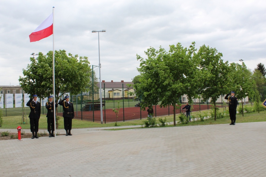Powiatowe obchody Dnia Strażaka. Przecięcie wstęgi i awanse zawodowe