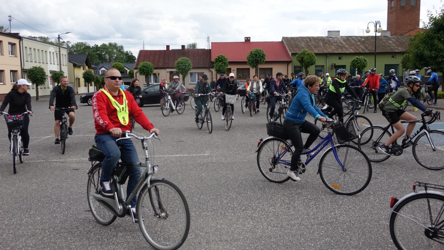 Rozpoczęli sezon rajdów rowerowych. Jechali nowymi ścieżkami i drogami z metą w Dąbroszynie