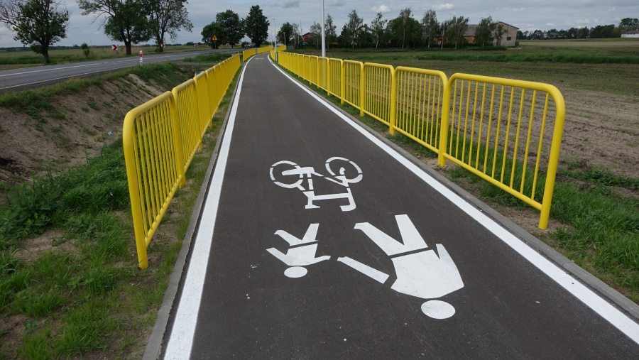 Rozpoczęli sezon rajdów rowerowych. Jechali nowymi ścieżkami i drogami z metą w Dąbroszynie