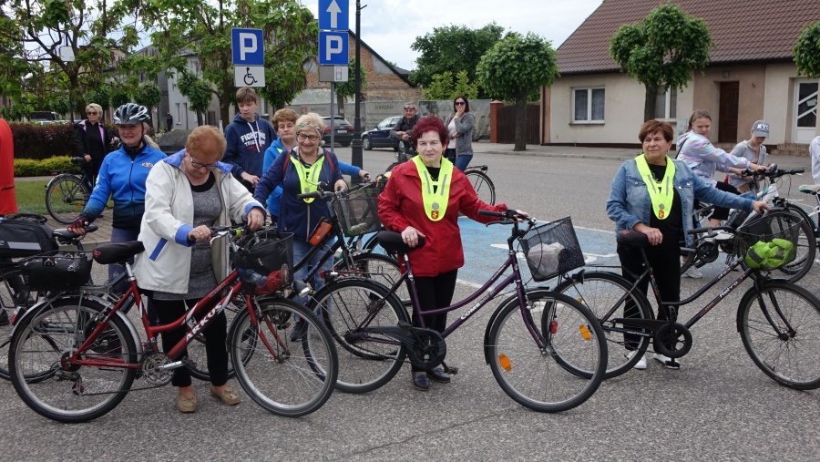 Rozpoczęli sezon rajdów rowerowych. Jechali nowymi ścieżkami i drogami z metą w Dąbroszynie