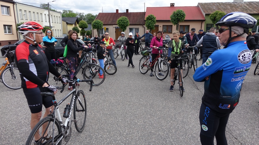 Rozpoczęli sezon rajdów rowerowych. Jechali nowymi ścieżkami i drogami z metą w Dąbroszynie