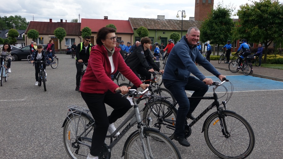 Rozpoczęli sezon rajdów rowerowych. Jechali nowymi ścieżkami i drogami z metą w Dąbroszynie