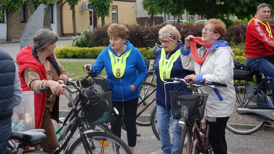 Rozpoczęli sezon rajdów rowerowych. Jechali nowymi ścieżkami i drogami z metą w Dąbroszynie