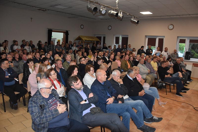 Nie chcą za swoimi oknami oglądać pociągów. Mieszkańcy są przeciwni budowie kolei Turek-Konin