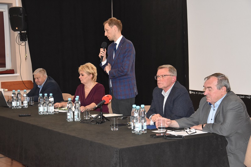 Nie chcą za swoimi oknami oglądać pociągów. Mieszkańcy są przeciwni budowie kolei Turek-Konin
