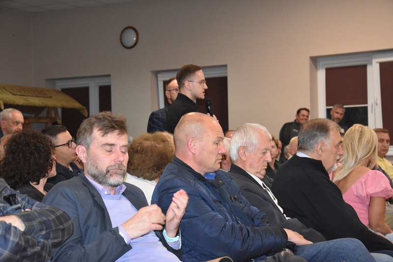 Nie chcą za swoimi oknami oglądać pociągów. Mieszkańcy są przeciwni budowie kolei Turek-Konin