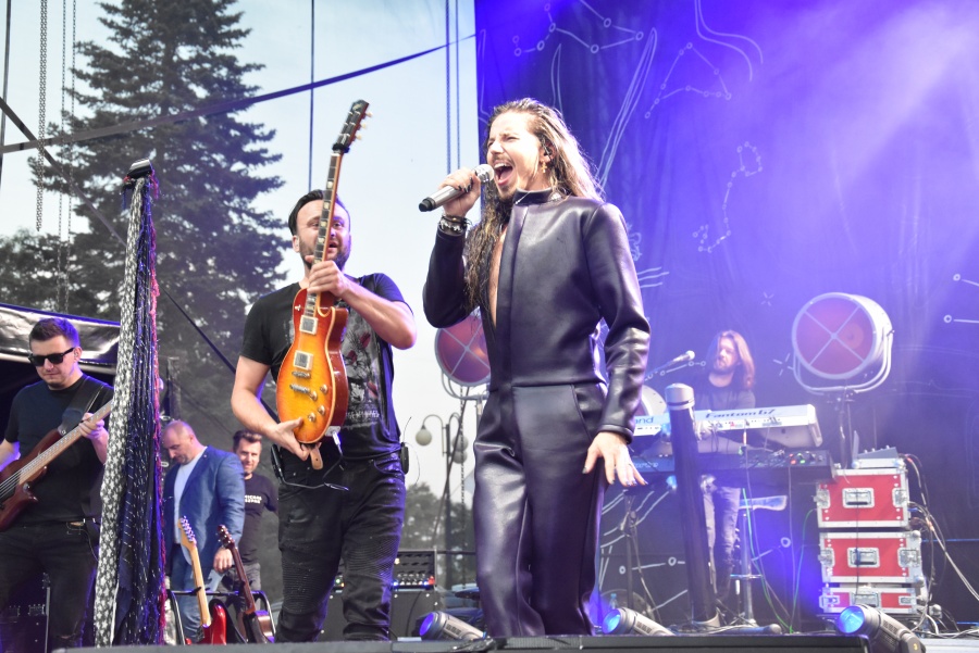 Tłumy zaśpiewały z Michałem Szpakiem jego największe przeboje. Koncert na dobry początek festiwalu