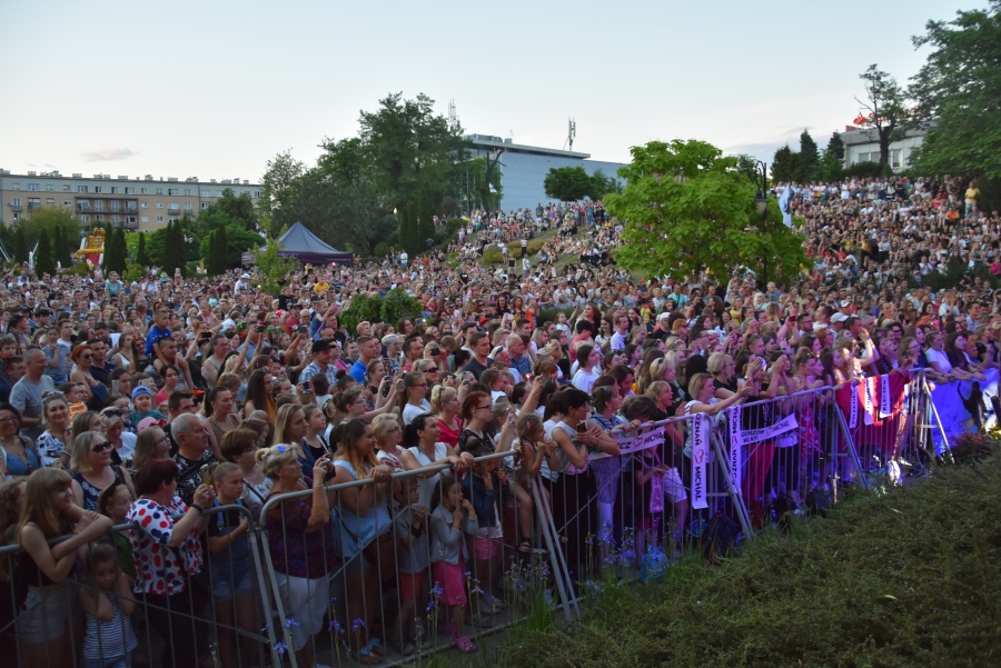 Tłumy zaśpiewały z Michałem Szpakiem jego największe przeboje. Koncert na dobry początek festiwalu