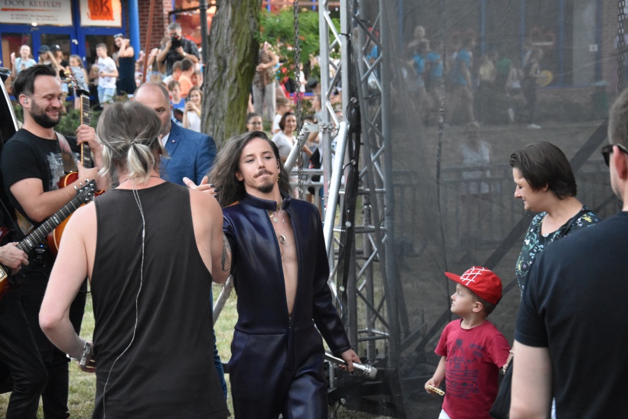 Tłumy zaśpiewały z Michałem Szpakiem jego największe przeboje. Koncert na dobry początek festiwalu