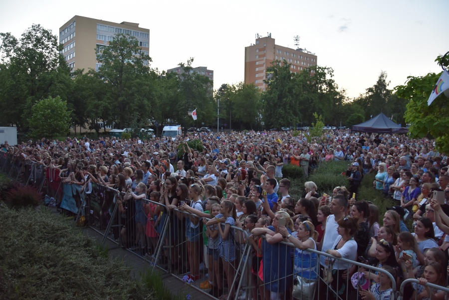 Tłumy zaśpiewały z Michałem Szpakiem jego największe przeboje. Koncert na dobry początek festiwalu