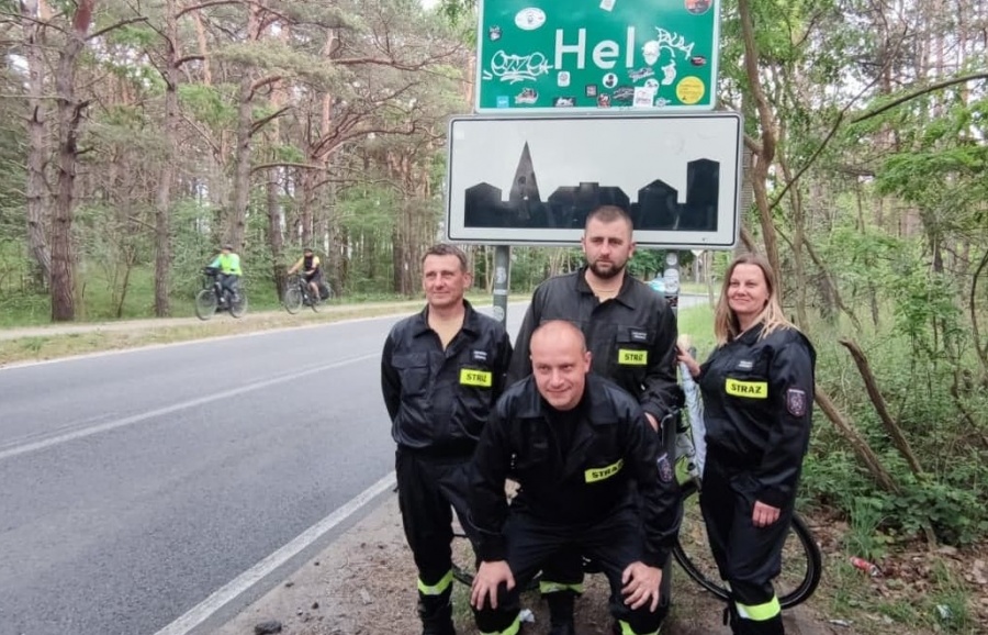 Ruszyli na pomoc chorej Jagódce. Druhowie z OSP w ponad 450-kilometrowej podróży