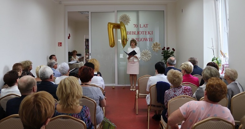 Biblioteka skończyła 70 lat. Były wspomnienia i tort