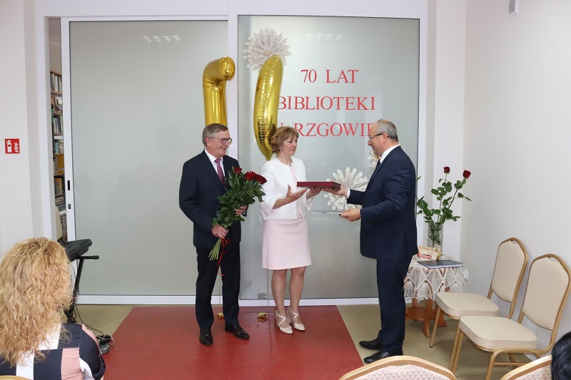 Biblioteka skończyła 70 lat. Były wspomnienia i tort