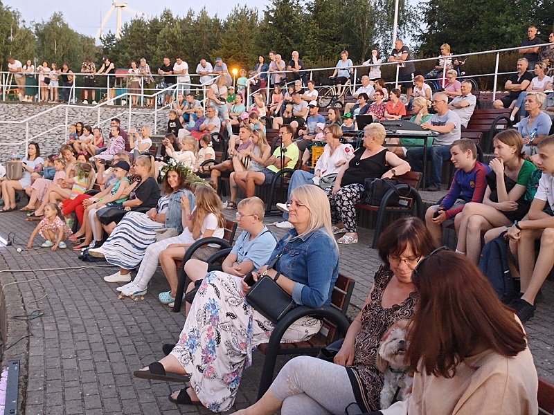 Noc Kupały znów wróciła. Na wodę puszczali wianki