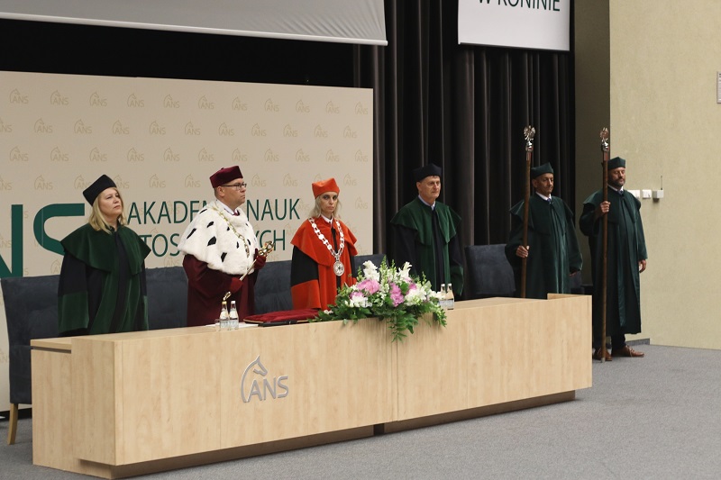 Absolutorium w Akademii Nauk Stosowanych w Koninie. Po raz pierwszy dyplomy z nową nazwą uczelni