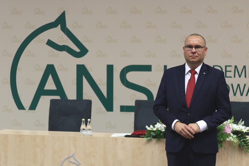 Absolutorium w Akademii Nauk Stosowanych w Koninie. Po raz pierwszy dyplomy z nową nazwą uczelni