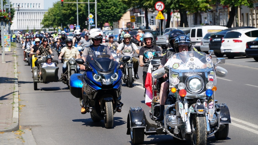 Wielka parada motocykli i zabytkowych aut. Było co podziwiać!