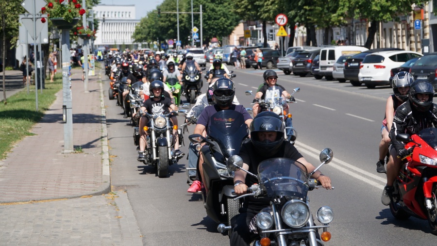 Wielka parada motocykli i zabytkowych aut. Było co podziwiać!