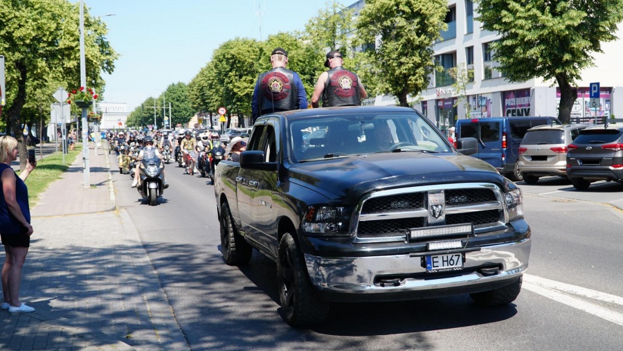 Wielka parada motocykli i zabytkowych aut. Było co podziwiać!