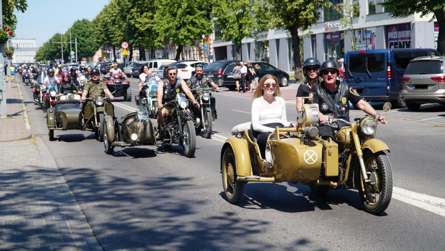 Wielka parada motocykli i zabytkowych aut. Było co podziwiać!