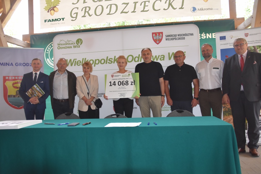 Siedem gmin, jedenaście projektów. Wójtowie i burmistrzowie podpisali umowy