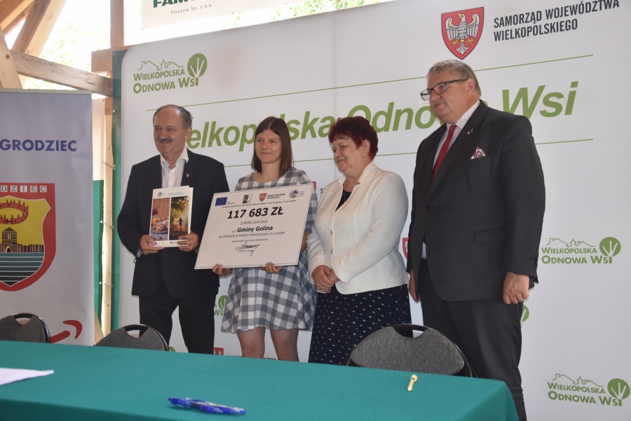 Siedem gmin, jedenaście projektów. Wójtowie i burmistrzowie podpisali umowy