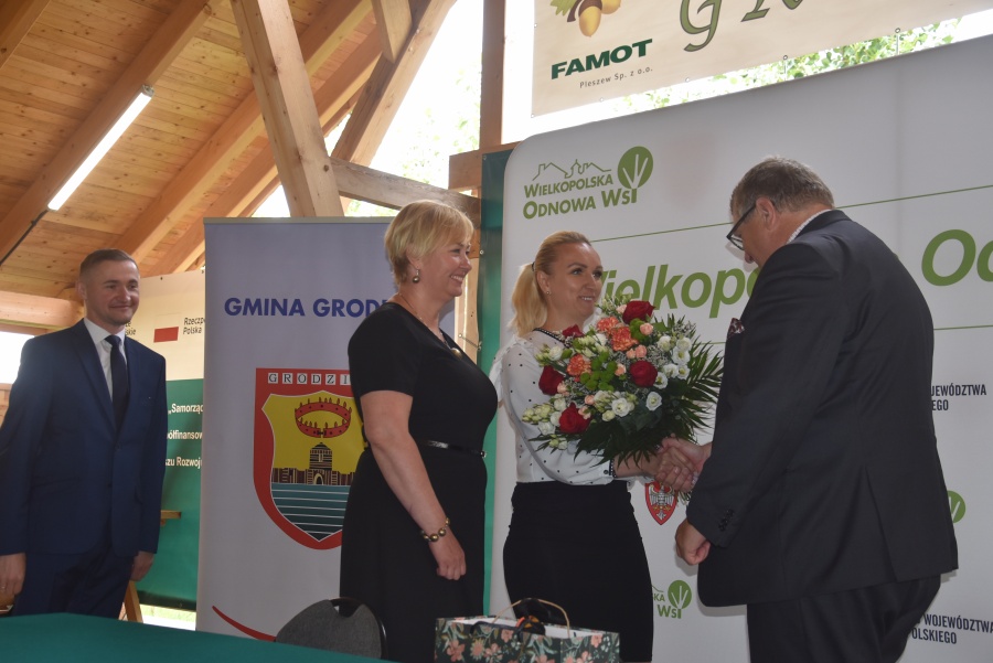 Siedem gmin, jedenaście projektów. Wójtowie i burmistrzowie podpisali umowy