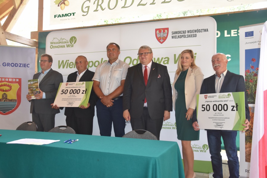 Siedem gmin, jedenaście projektów. Wójtowie i burmistrzowie podpisali umowy