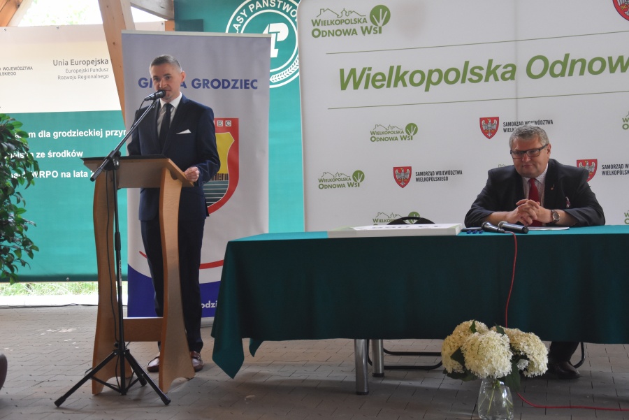 Siedem gmin, jedenaście projektów. Wójtowie i burmistrzowie podpisali umowy