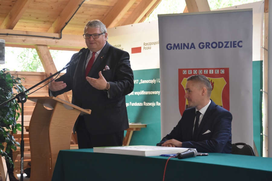 Siedem gmin, jedenaście projektów. Wójtowie i burmistrzowie podpisali umowy
