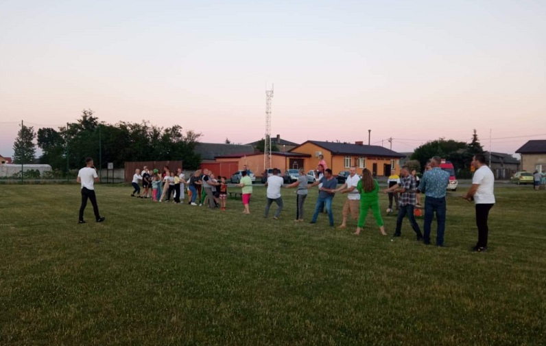 Dorośli kontra najmłodsi. „Dzieci są jak pewne baterie, po prostu działają dłużej”