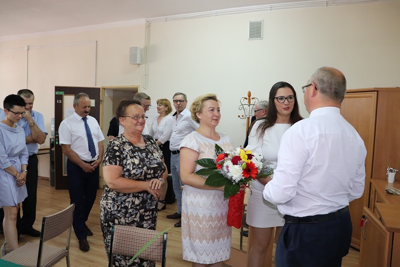 Radni nie mieli żadnych wątpliwości. Wójt z wotum, absolutorium i kwiatami