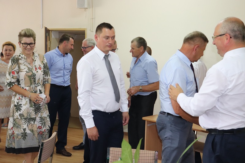 Radni nie mieli żadnych wątpliwości. Wójt z wotum, absolutorium i kwiatami