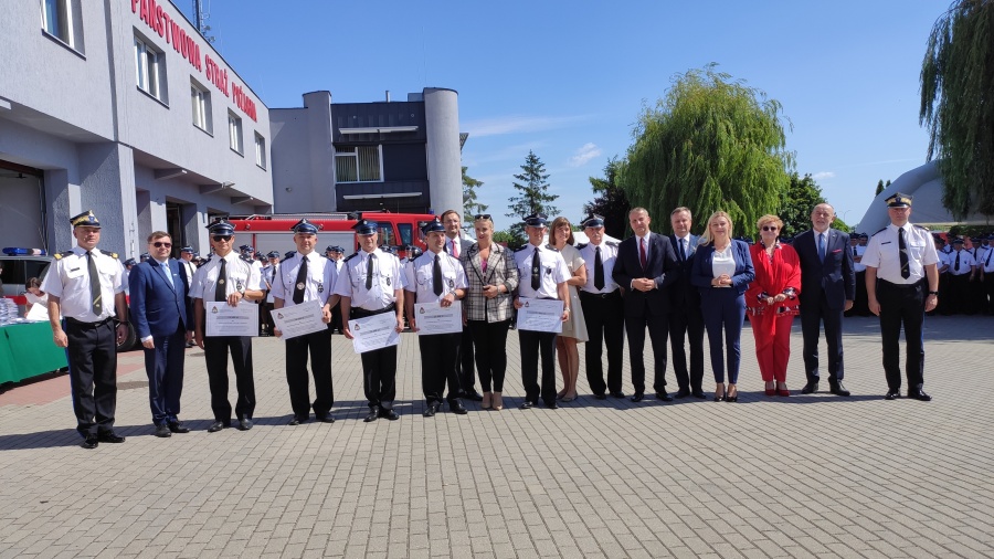 Sprzęt i samochody za 10 milionów złotych. Uroczyste wręczenie promes dla jednostek PSP i OSP