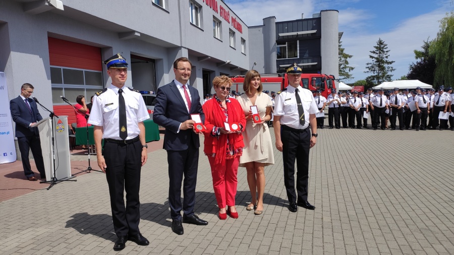 Sprzęt i samochody za 10 milionów złotych. Uroczyste wręczenie promes dla jednostek PSP i OSP