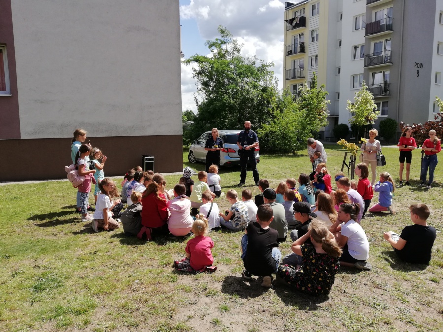 Kolorowe wakacje znów na osiedlach. Hula hop, zbijak i treningi karate