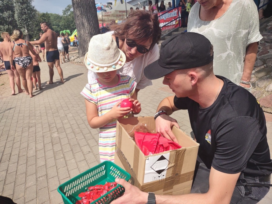 Zabawy, konkursy i pokazy ratownictwa na plaży