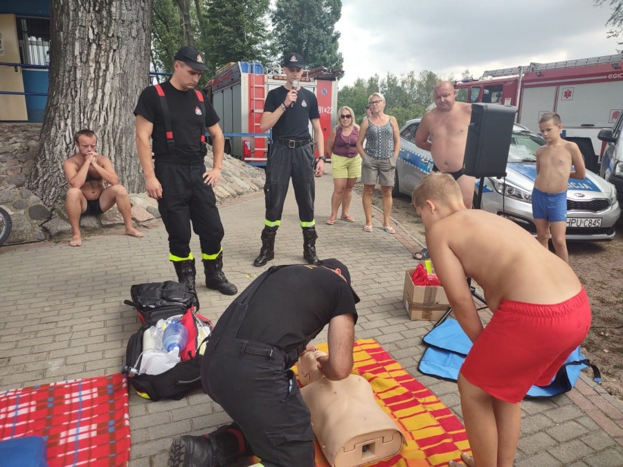 Zabawy, konkursy i pokazy ratownictwa na plaży