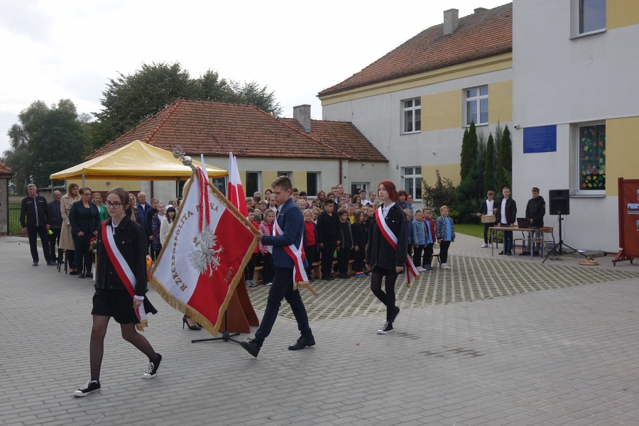 Uczniowie będą grali w  piłkę nożną, ręczną, koszykową i siatkową. Odbyło się uroczyste otwarcie
