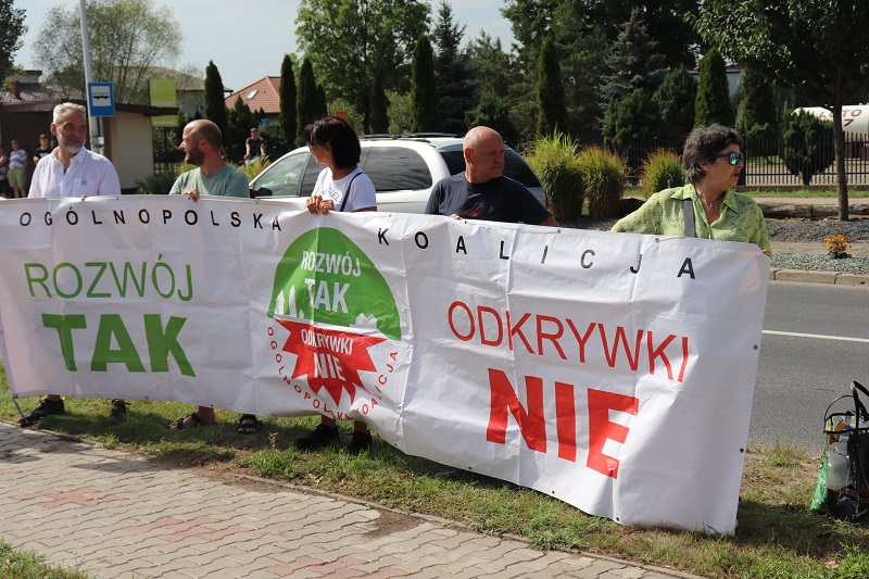 Protestowali przed kopalnią. „Węgiel brunatny to barbarzyńskie zło”