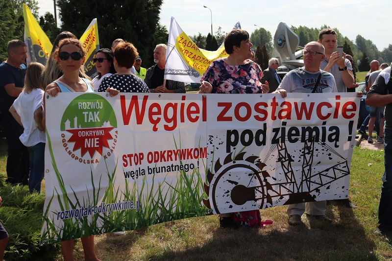 Protestowali przed kopalnią. „Węgiel brunatny to barbarzyńskie zło”