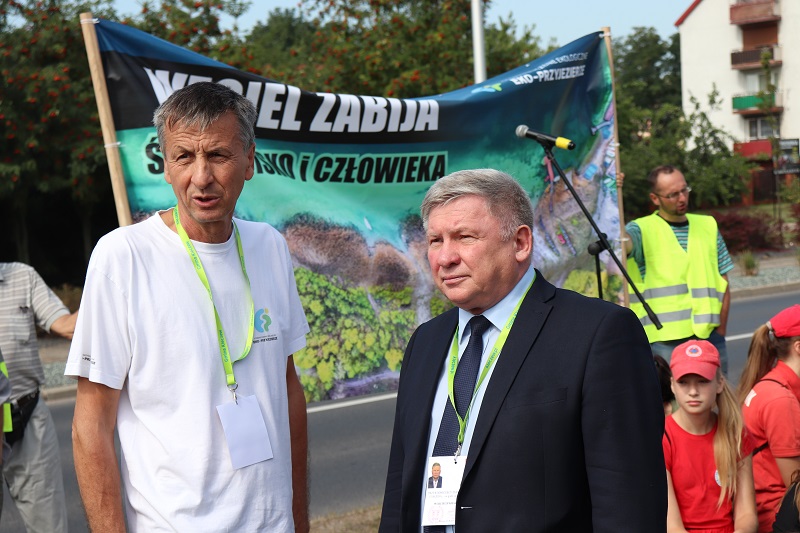 Protestowali przed kopalnią. „Węgiel brunatny to barbarzyńskie zło”