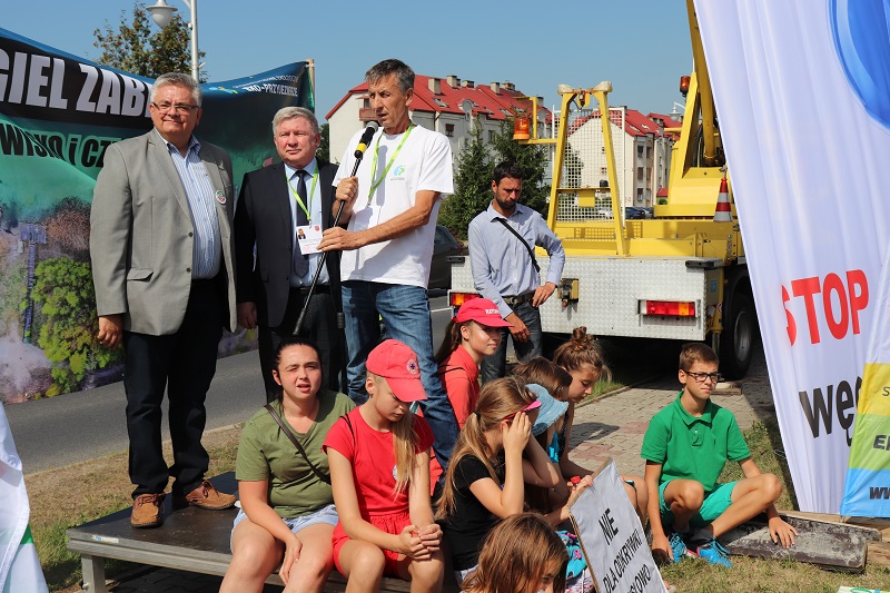 Protestowali przed kopalnią. „Węgiel brunatny to barbarzyńskie zło”