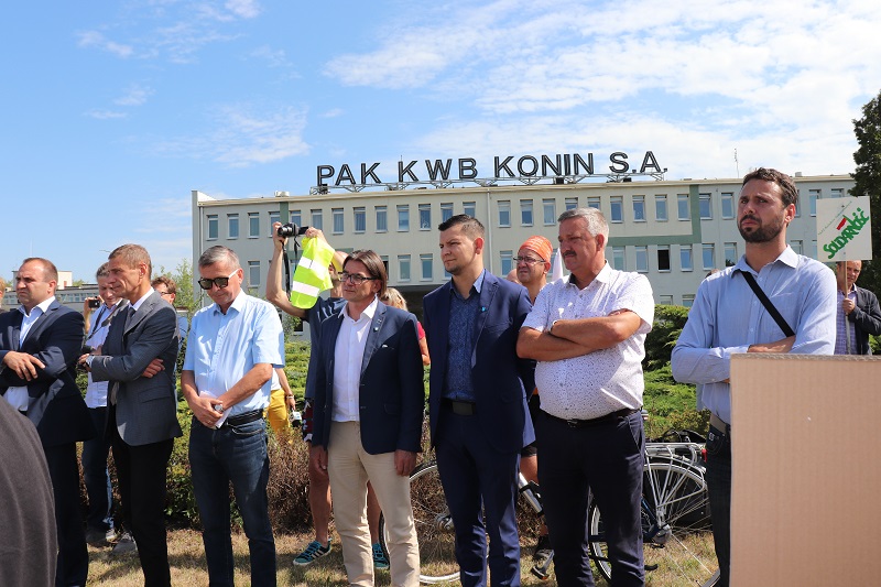 Protestowali przed kopalnią. „Węgiel brunatny to barbarzyńskie zło”