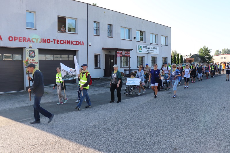 Będą modlić się o zdrowie. Pieszo wyruszyli do Lichenia