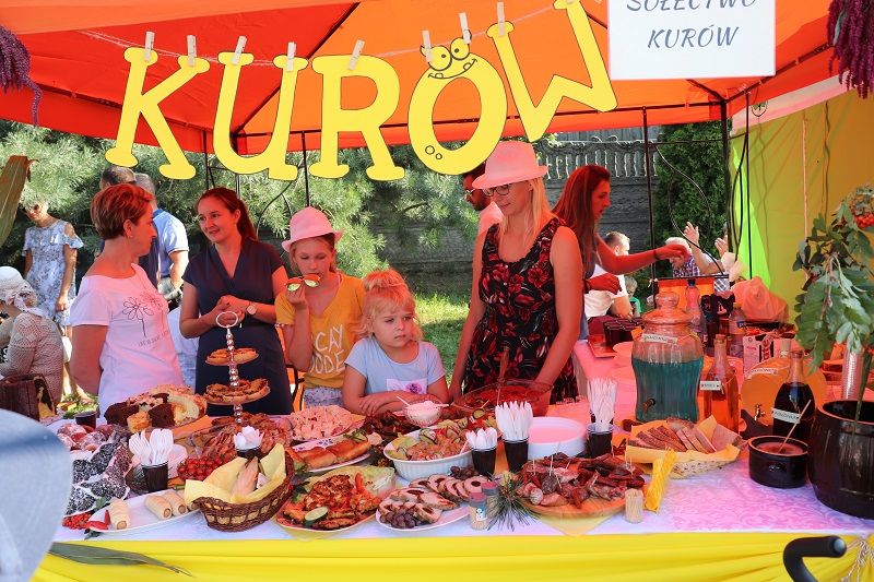 Mieszkańcy gminy świętowali. Po raz siódmy biegły służby mundurowe