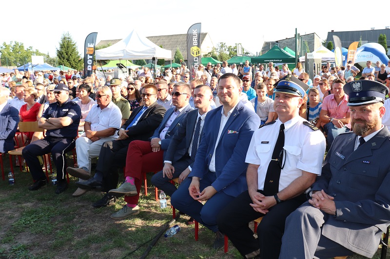 Mieszkańcy gminy świętowali. Po raz siódmy biegły służby mundurowe