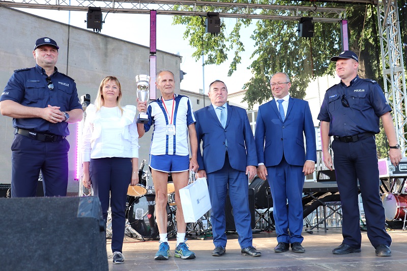 Mieszkańcy gminy świętowali. Po raz siódmy biegły służby mundurowe
