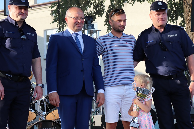 Mieszkańcy gminy świętowali. Po raz siódmy biegły służby mundurowe